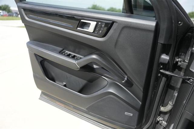 Photo of 2022 Quartzite Grey Metallic Porsche Cayenne