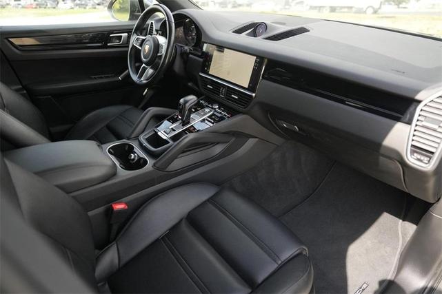 Photo of 2022 Quartzite Grey Metallic Porsche Cayenne