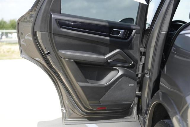 Photo of 2022 Quartzite Grey Metallic Porsche Cayenne