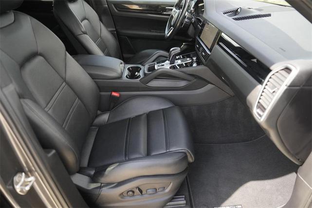 Photo of 2022 Quartzite Grey Metallic Porsche Cayenne