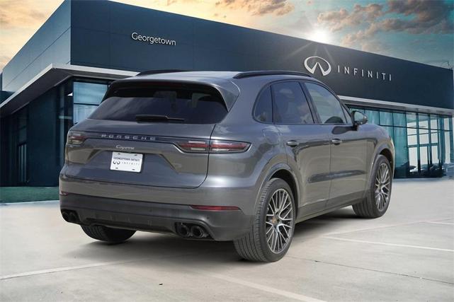 Photo of 2022 Quartzite Grey Metallic Porsche Cayenne