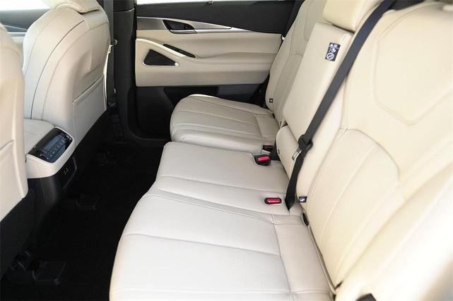 Photo of 2025 Majestic White INFINITI QX60