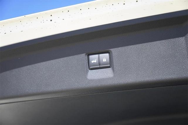 Photo of 2025 Majestic White INFINITI QX60