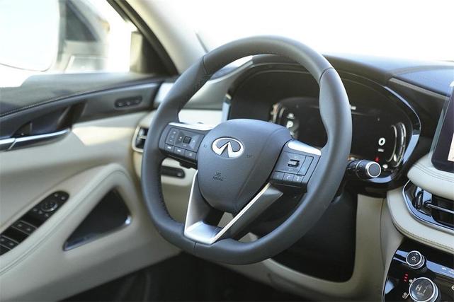 Photo of 2025 Majestic White INFINITI QX60