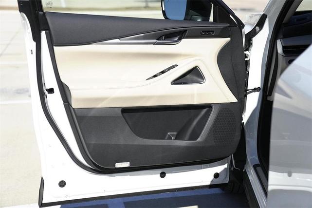 Photo of 2025 Majestic White INFINITI QX60