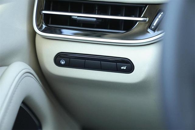 Photo of 2025 Majestic White INFINITI QX60