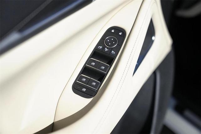 Photo of 2025 Majestic White INFINITI QX60