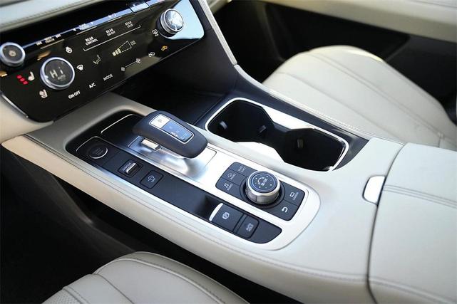 Photo of 2025 Majestic White INFINITI QX60