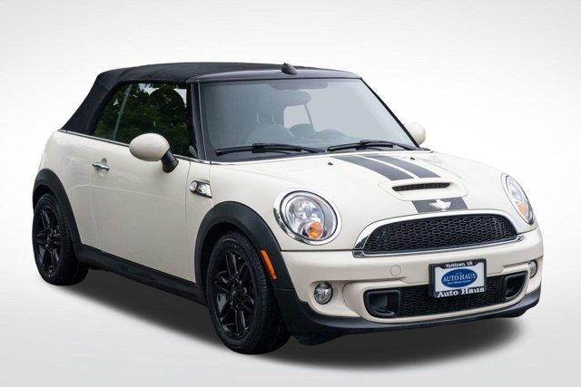 Photo of 2014 Pepper White MINI Convertible