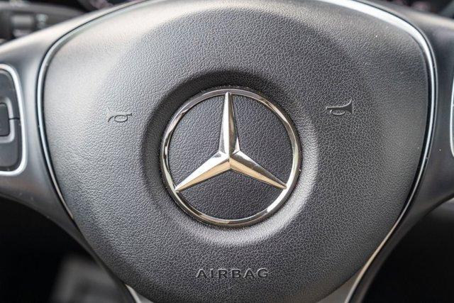 Photo of 2017 Iridium Silver Metallic Mercedes-Benz GLC 300