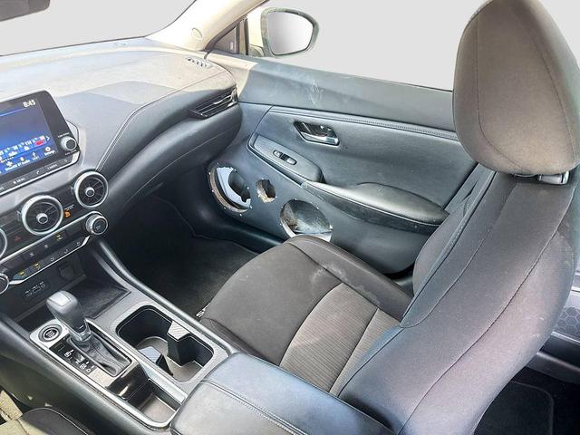 Photo of 2022 Cloud White Nissan Sentra