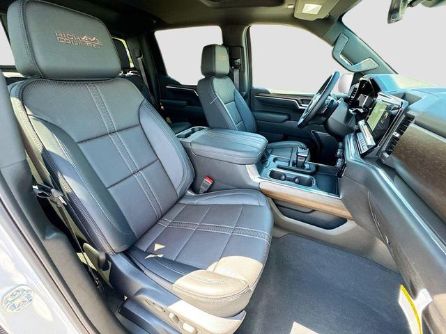 Photo of 2025 Iridescent Pearl Tricoat Chevrolet Silverado 1500