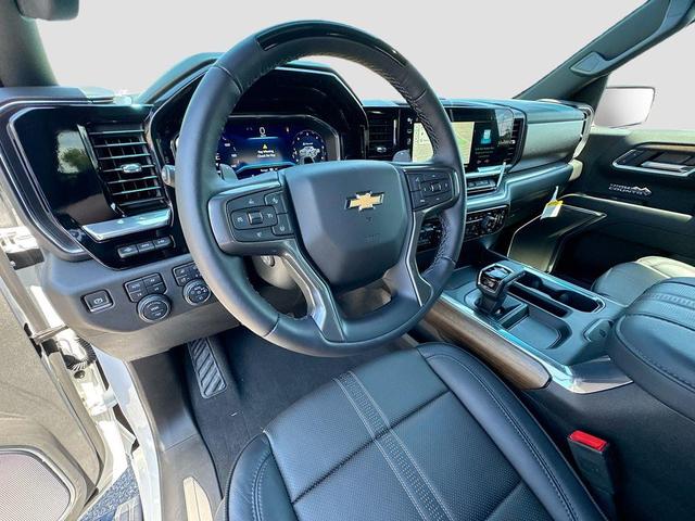 Photo of 2025 Iridescent Pearl Tricoat Chevrolet Silverado 1500
