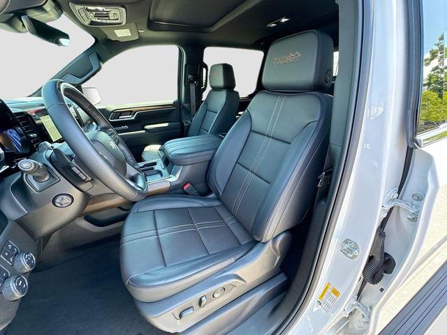 Photo of 2025 Iridescent Pearl Tricoat Chevrolet Silverado 1500