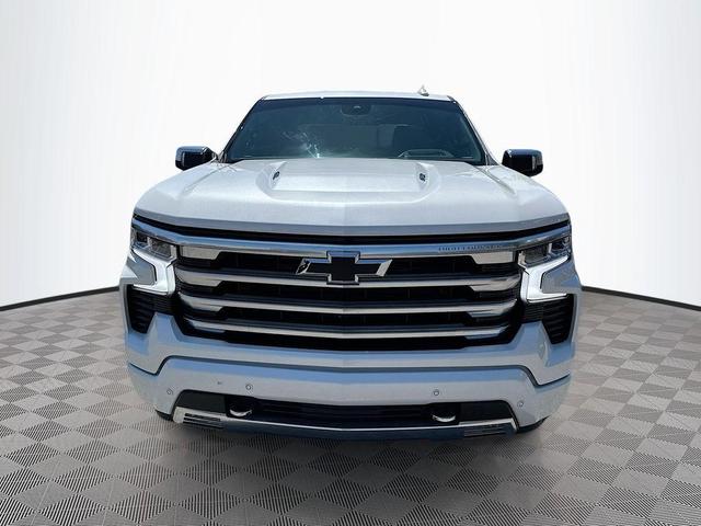 Photo of 2025 Iridescent Pearl Tricoat Chevrolet Silverado 1500
