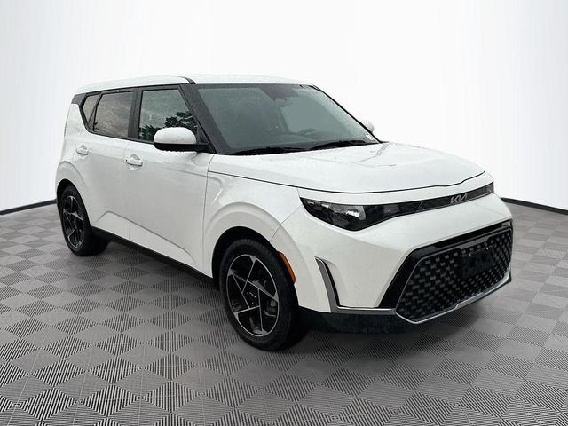 Photo of 2023 Snow White Pearl Kia Soul