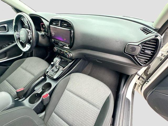 Photo of 2023 Snow White Pearl Kia Soul