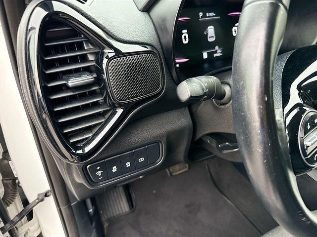 Photo of 2023 Snow White Pearl Kia Soul
