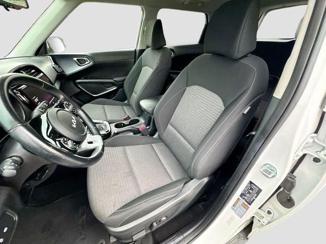 Photo of 2023 Snow White Pearl Kia Soul