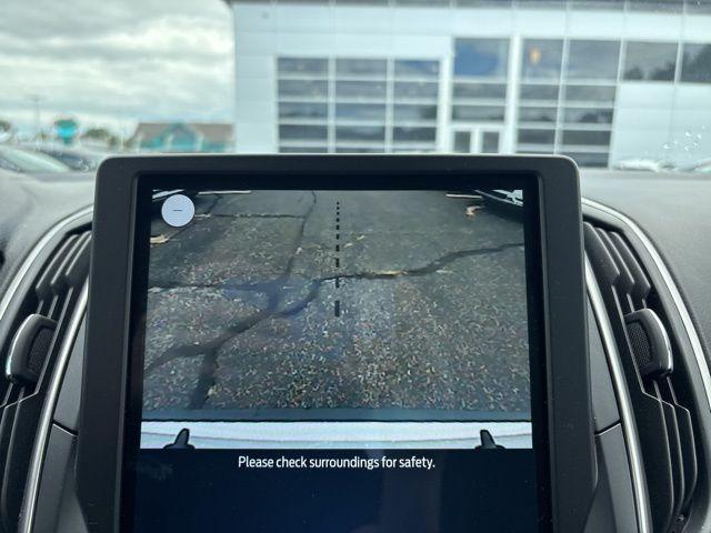 Photo of 2022 Oxford White Ford Edge