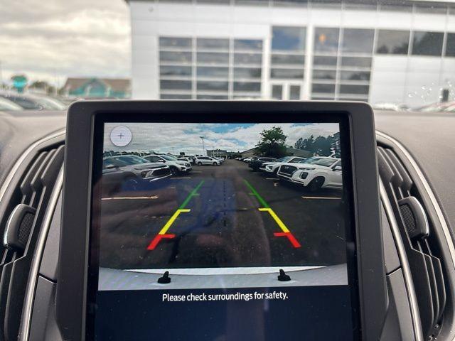 Photo of 2022 Oxford White Ford Edge