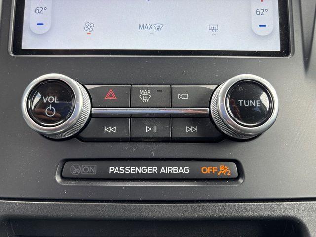 Photo of 2022 Oxford White Ford Edge