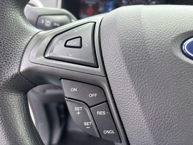 Photo of 2022 Oxford White Ford Edge