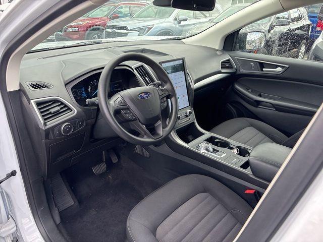 Photo of 2022 Oxford White Ford Edge