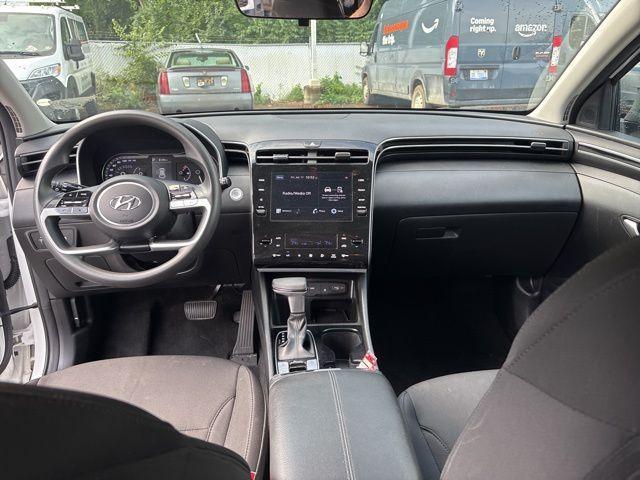 Photo of 2024 White Pearl Hyundai TUCSON