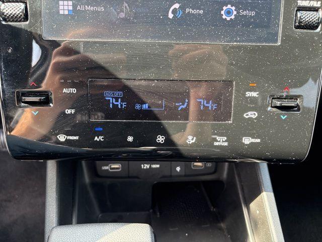 Photo of 2024 White Pearl Hyundai TUCSON