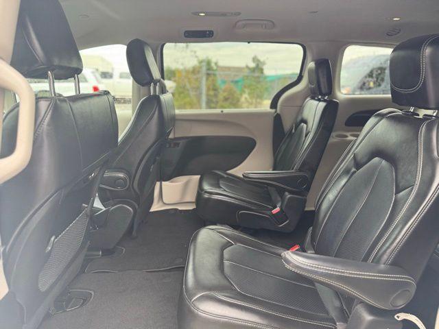 Photo of 2024 Bright White Clearcoat Chrysler Pacifica