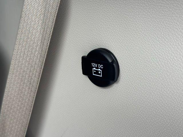 Photo of 2024 Bright White Clearcoat Chrysler Pacifica