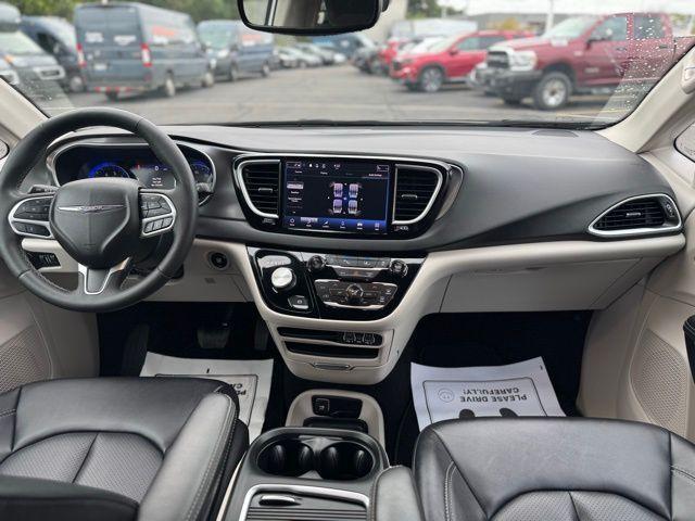 Photo of 2024 Bright White Clearcoat Chrysler Pacifica