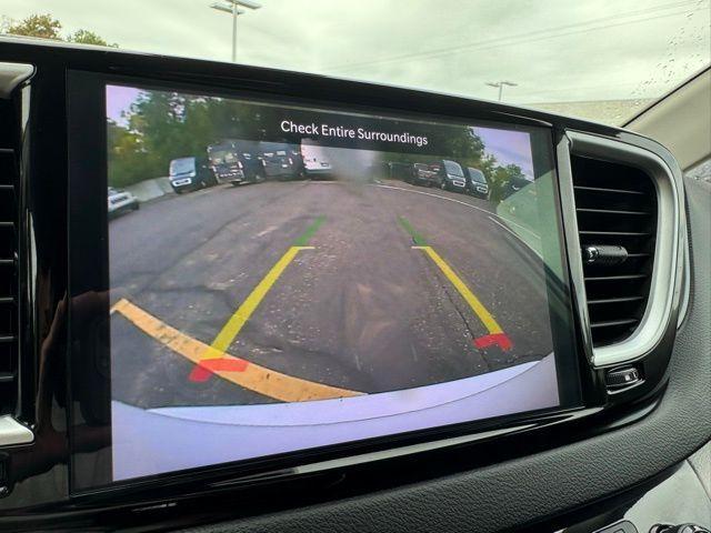 Photo of 2024 Bright White Clearcoat Chrysler Pacifica