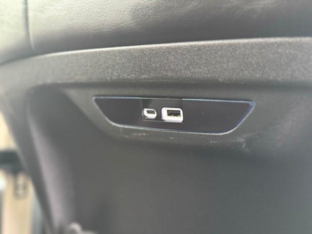 Photo of 2024 Bright White Clearcoat Chrysler Pacifica
