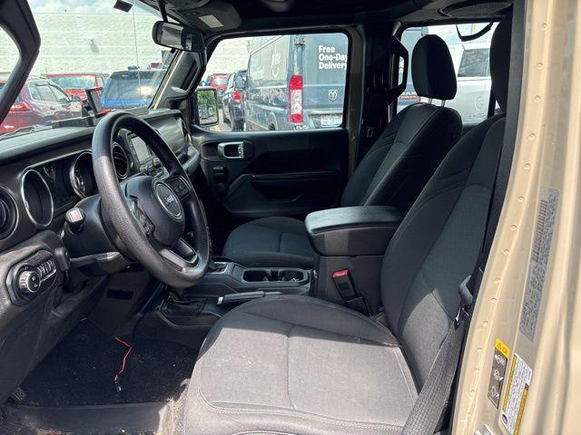 Photo of 2020 Gobi Clearcoat Jeep Gladiator