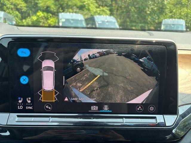 Photo of 2024 Silver Bird Metallic Volkswagen Atlas