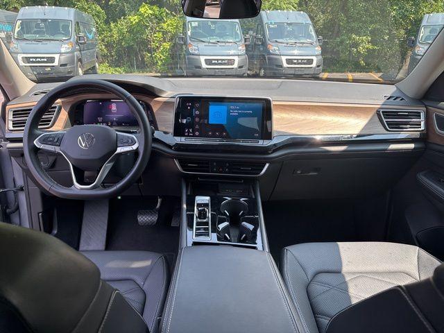 Photo of 2024 Silver Bird Metallic Volkswagen Atlas