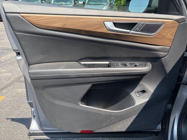 Photo of 2024 Silver Bird Metallic Volkswagen Atlas