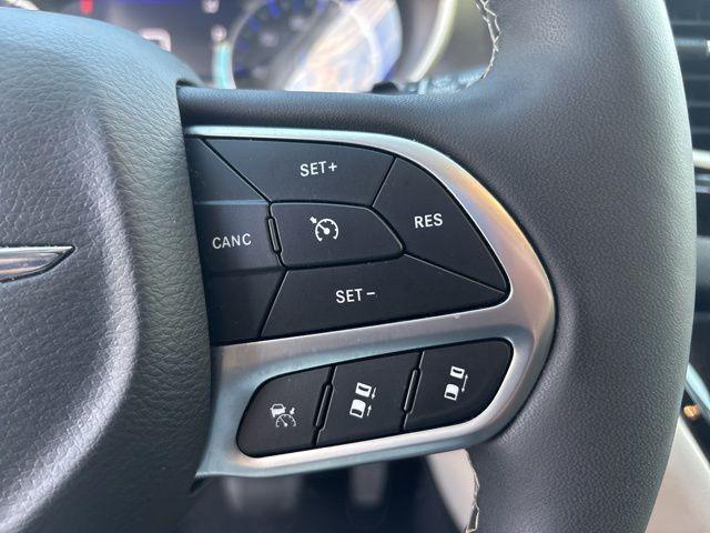 Photo of 2024 Silver Mist Clearcoat Chrysler Pacifica