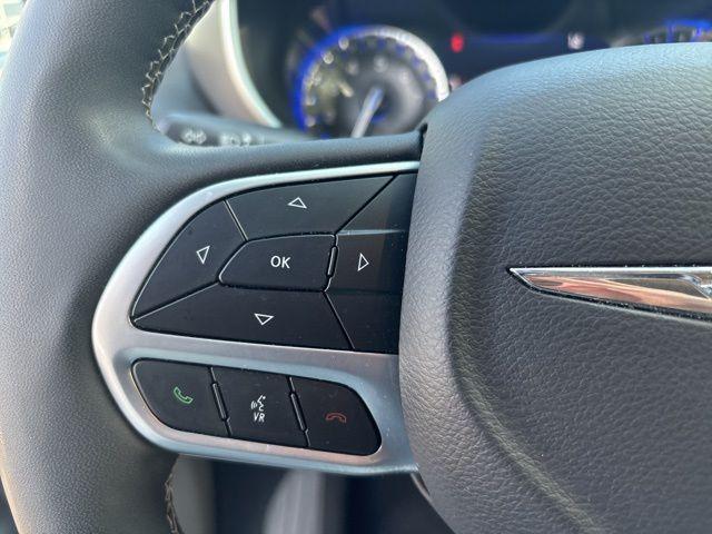 Photo of 2024 Silver Mist Clearcoat Chrysler Pacifica