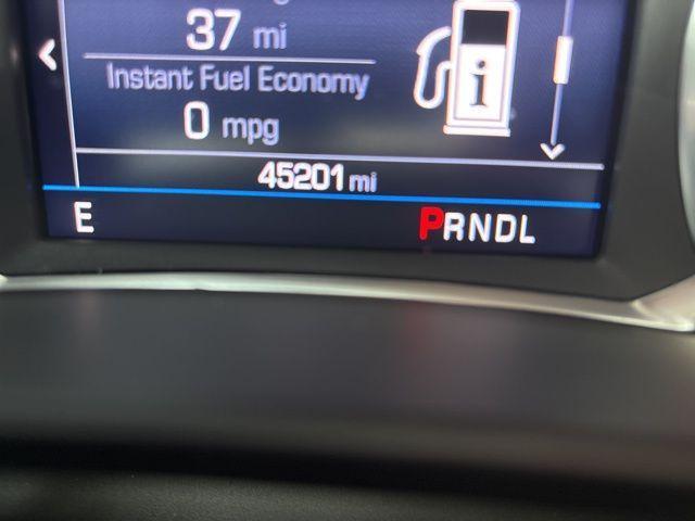 Photo of 2022 Silver Ice Metallic Chevrolet Equinox