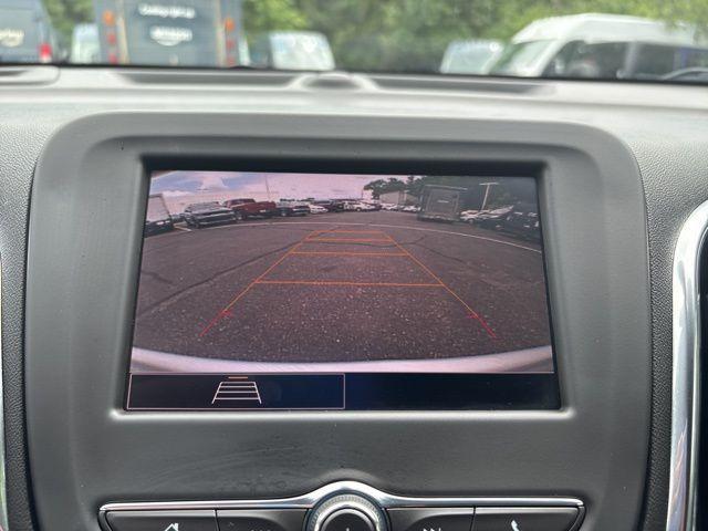 Photo of 2022 Silver Ice Metallic Chevrolet Equinox