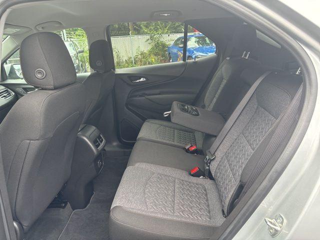 Photo of 2022 Silver Ice Metallic Chevrolet Equinox