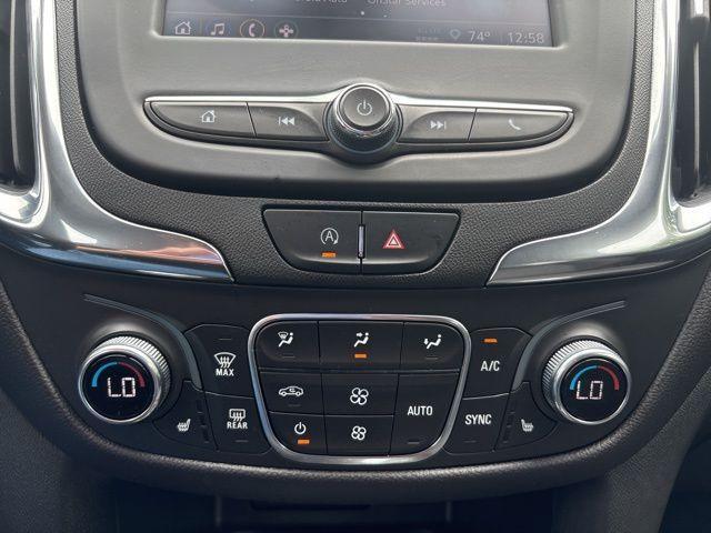 Photo of 2022 Silver Ice Metallic Chevrolet Equinox