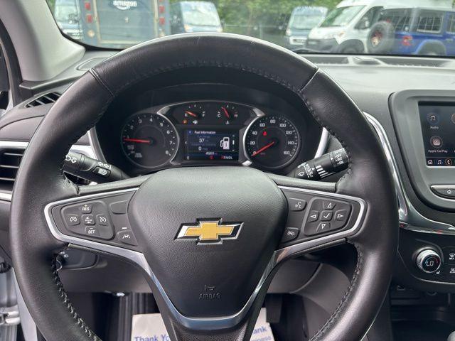 Photo of 2022 Silver Ice Metallic Chevrolet Equinox