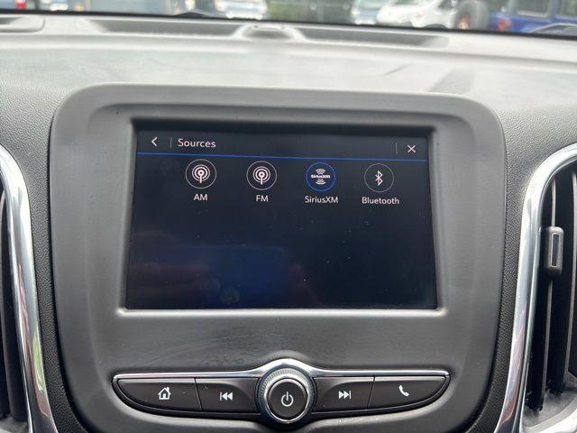 Photo of 2022 Silver Ice Metallic Chevrolet Equinox