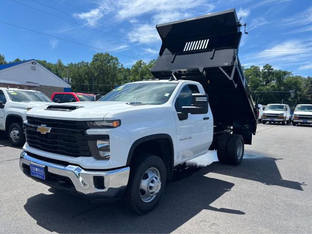 Photo of 2025 Summit White Chevrolet Silverado 3500