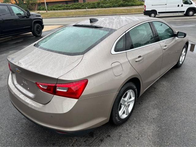 Photo of 2024 Mineral Gray Metallic Chevrolet Malibu