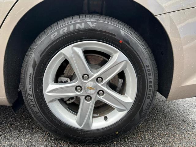 Photo of 2024 Mineral Gray Metallic Chevrolet Malibu